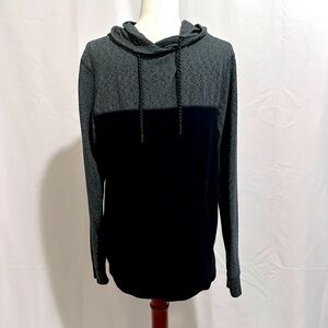 Men’s Urban Pipeline Lightweight Hooded Pullover. Size: M